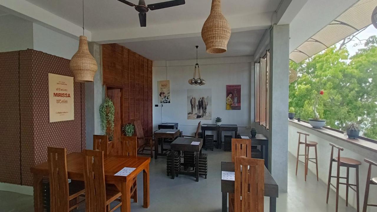 Yasis Surf Lodge Mirissa Exterior photo