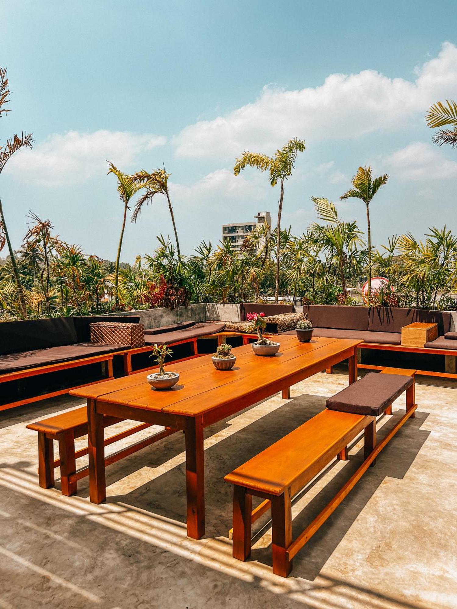 Yasis Surf Lodge Mirissa Exterior photo